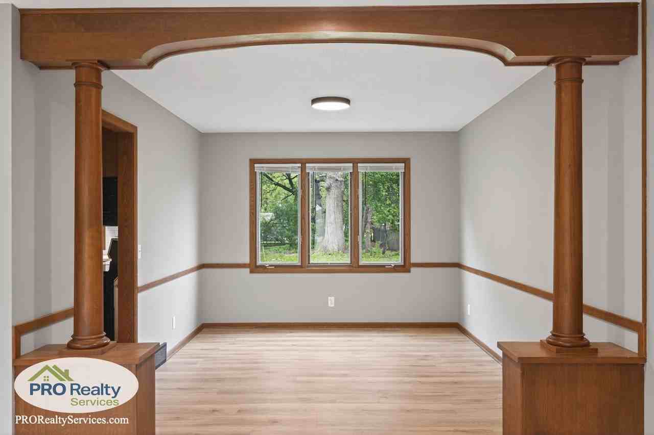 7803 49th Ave N - Photo 4 of 33