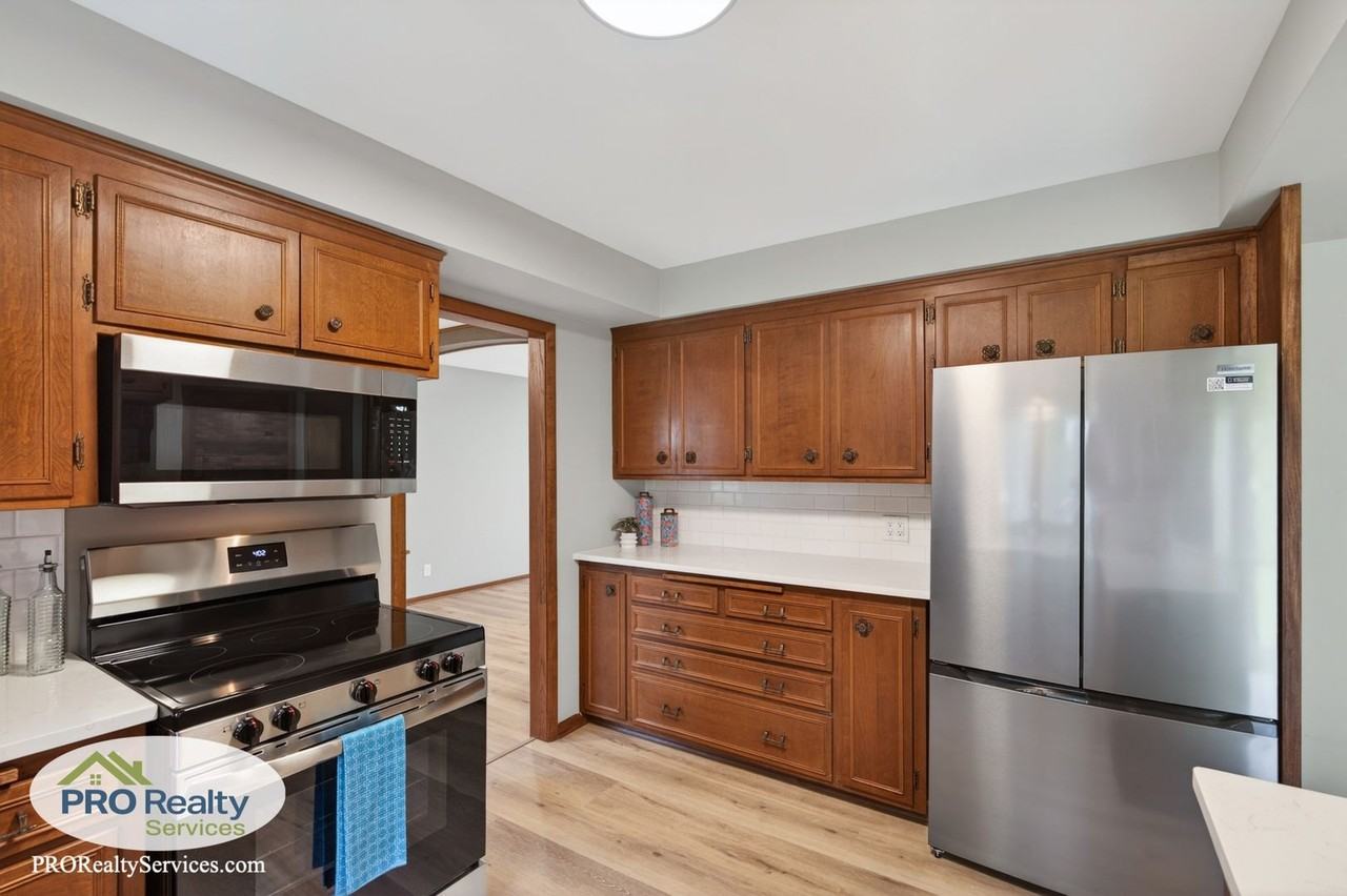 7803 49th Ave N - Photo 6 of 33