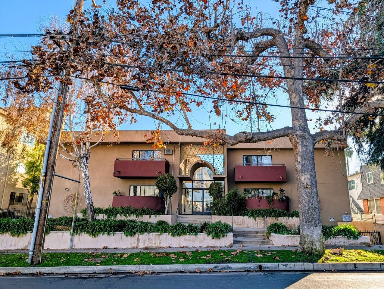 Dickens Garden Apartments - Photo 4 of 35