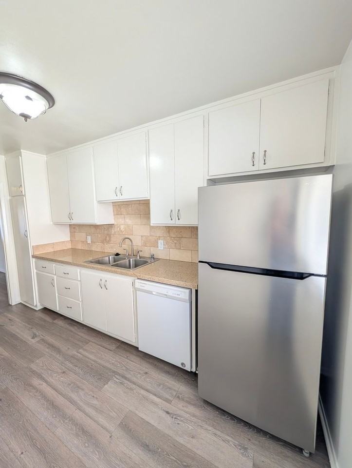 Dickens Garden Apartments - Photo 7 of 35