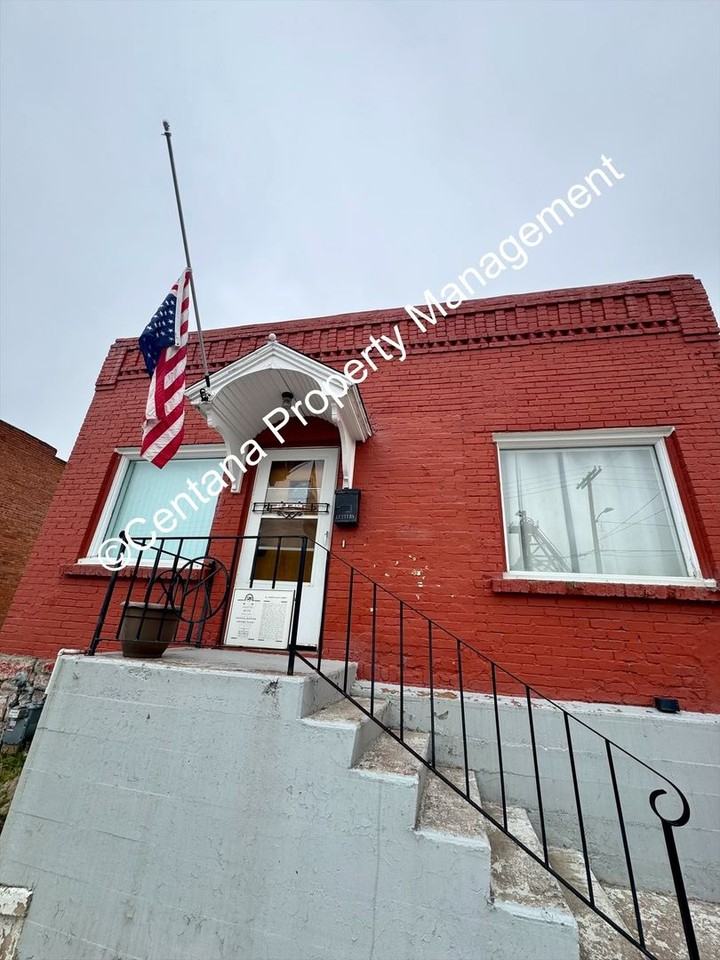 611 N Main St - Photo 3 of 20