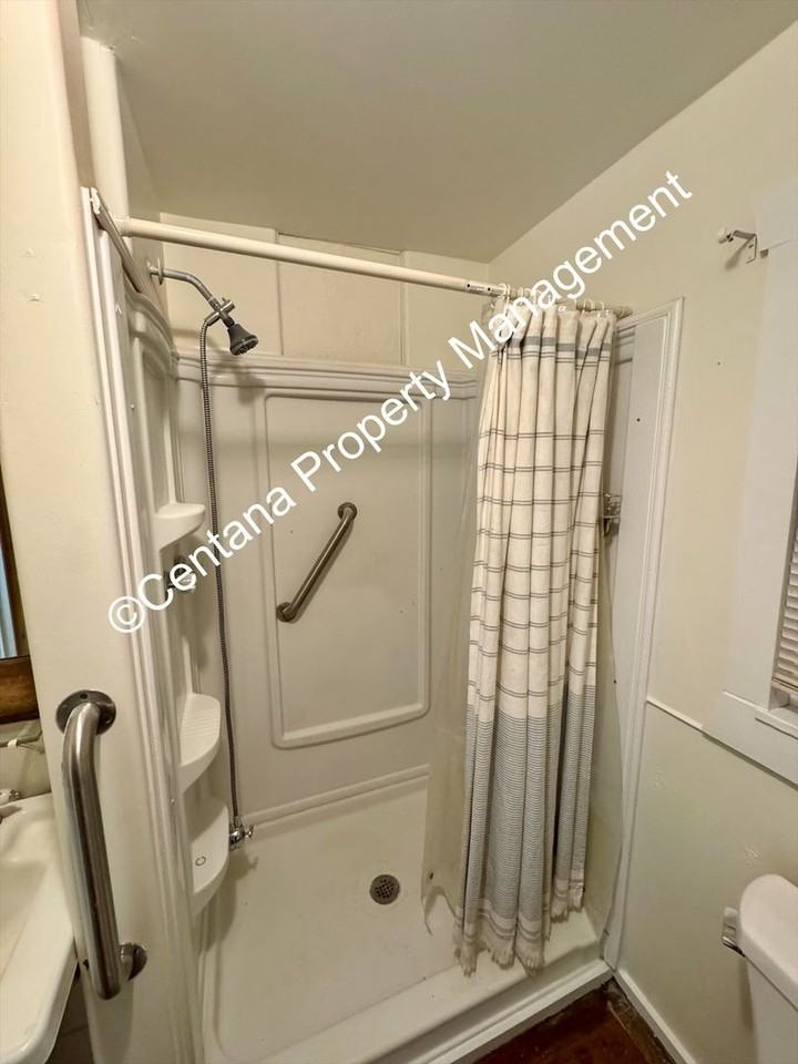 611 N Main St - Photo 5 of 20