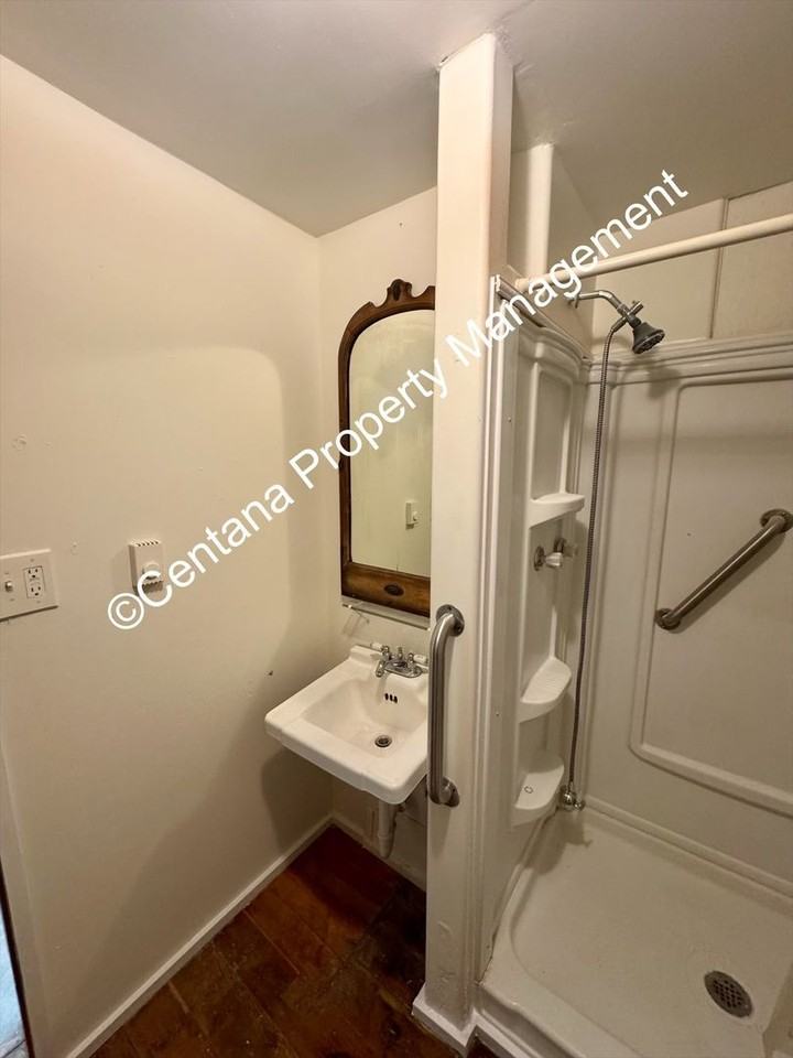 611 N Main St - Photo 6 of 20