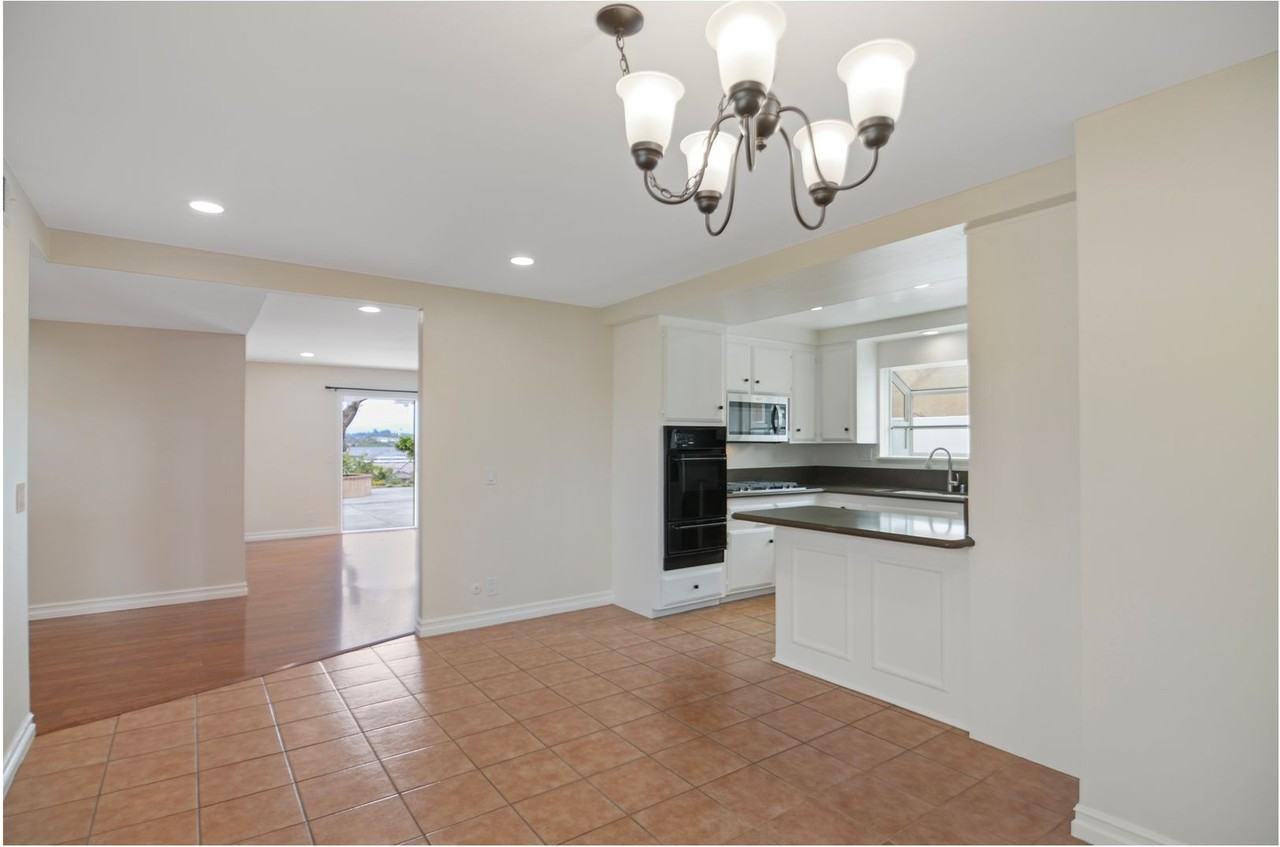 25121 Monte Verde Dr - Photo 3 of 35