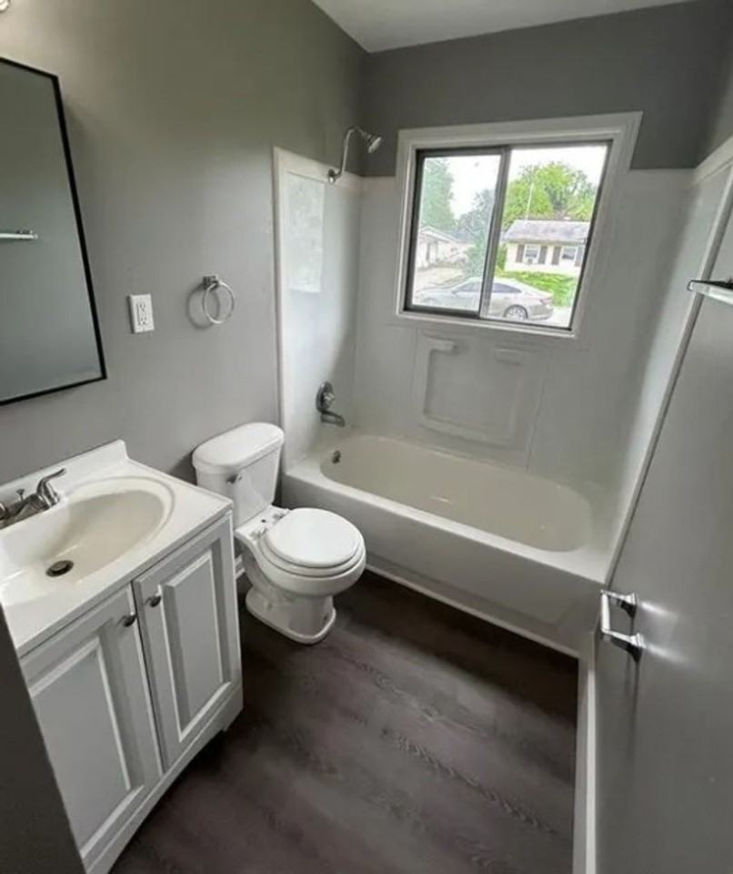 802 Saint Thomas Ln - Photo 2 of 8