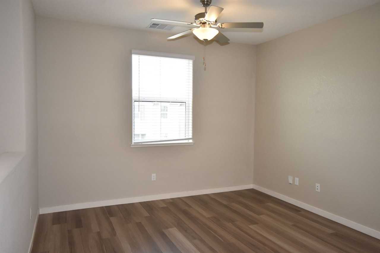 4097 Southampton St - Photo 6 of 14