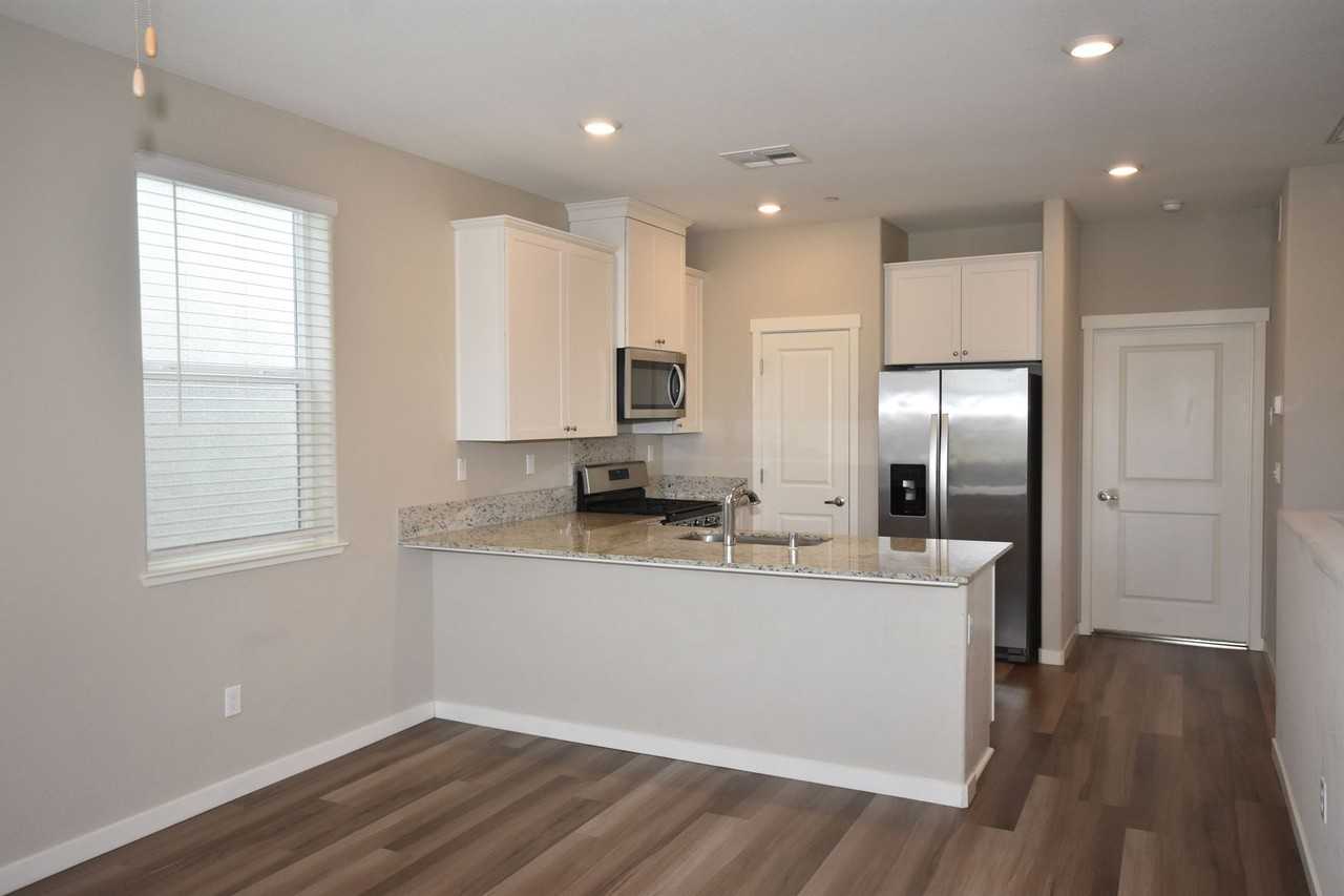 4097 Southampton St - Photo 7 of 14
