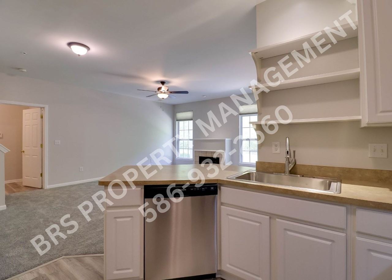 25675 Maritime Cir N - Photo 4 of 19