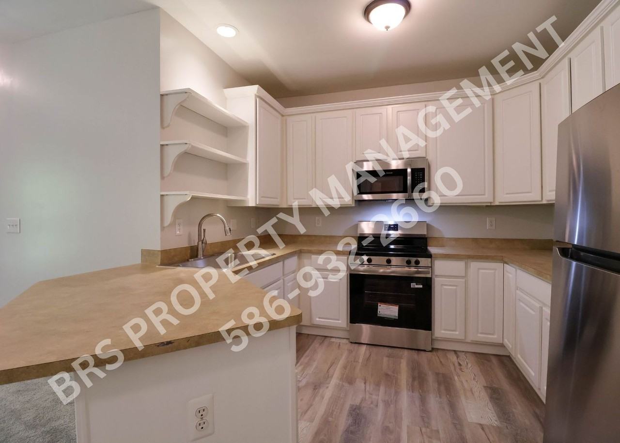 25675 Maritime Cir N - Photo 5 of 19