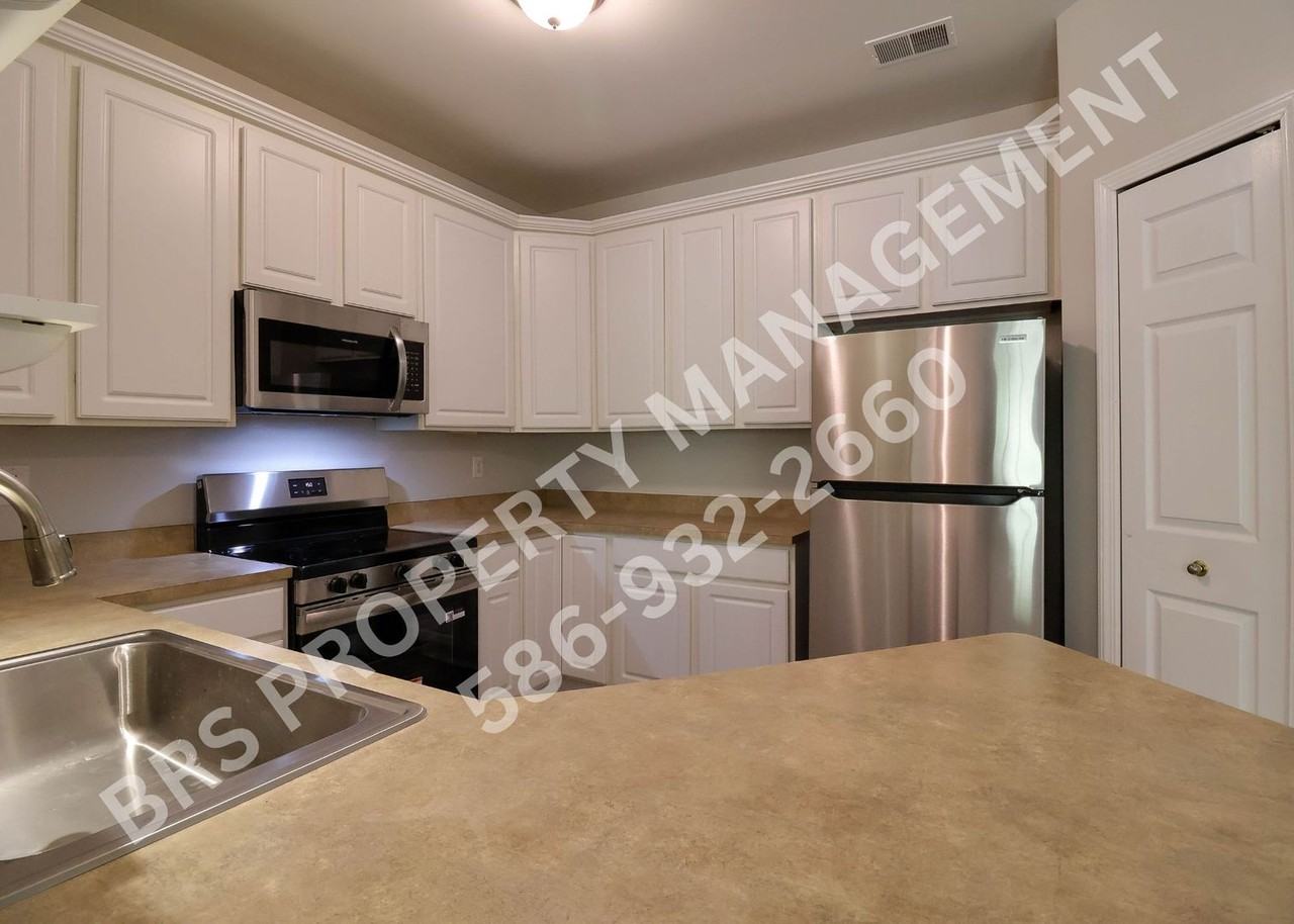 25675 Maritime Cir N - Photo 6 of 19