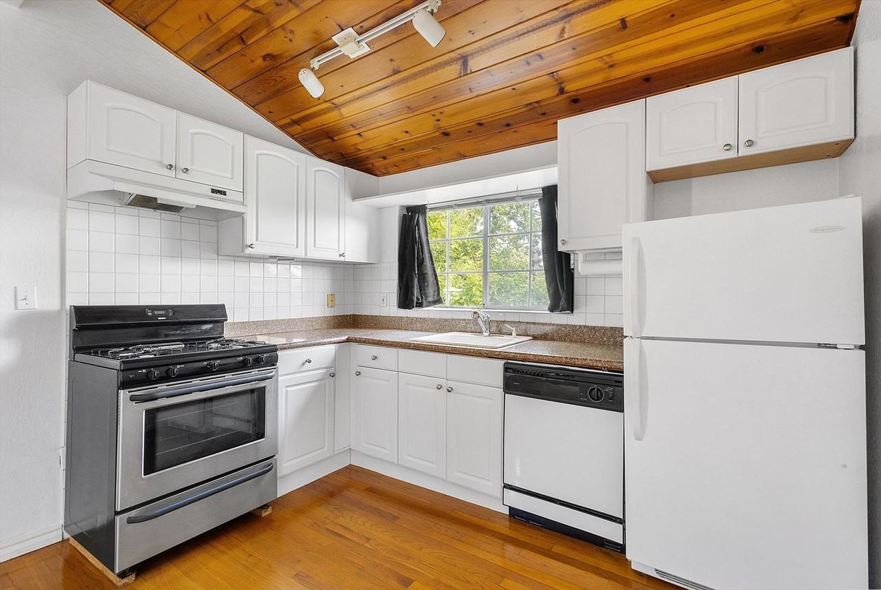 1219 Central Ave #C - Photo 7 of 11