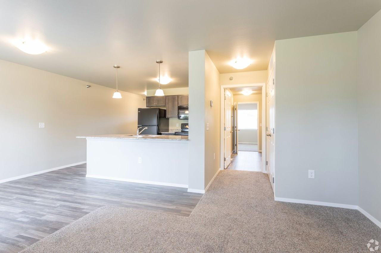 Edgewater III - Photo 3 of 10