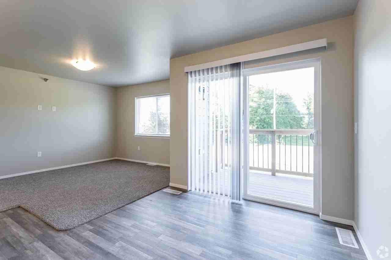 Edgewater III - Photo 4 of 10