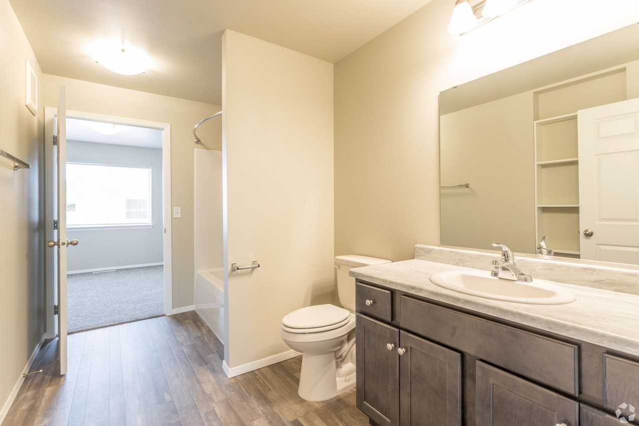Edgewater III - Photo 5 of 10