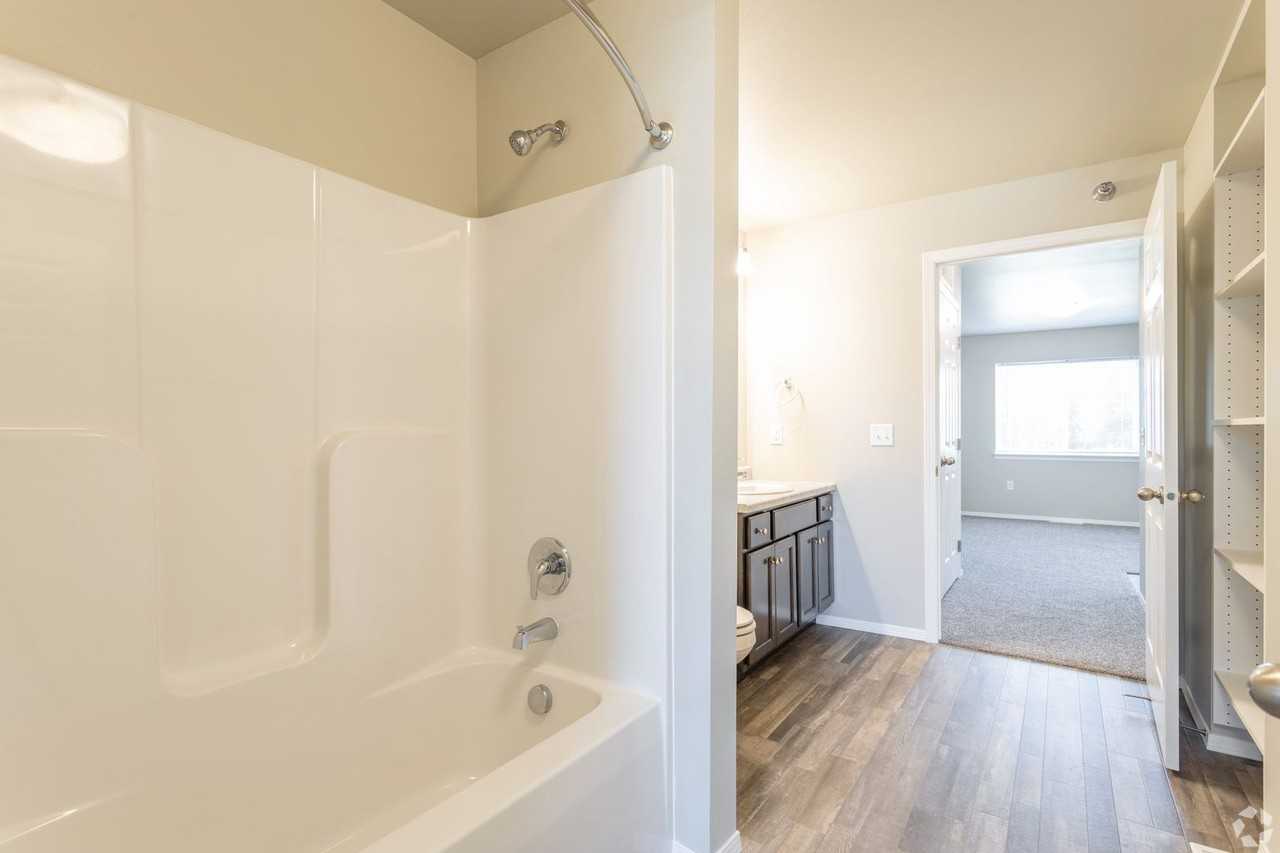 Edgewater III - Photo 6 of 10