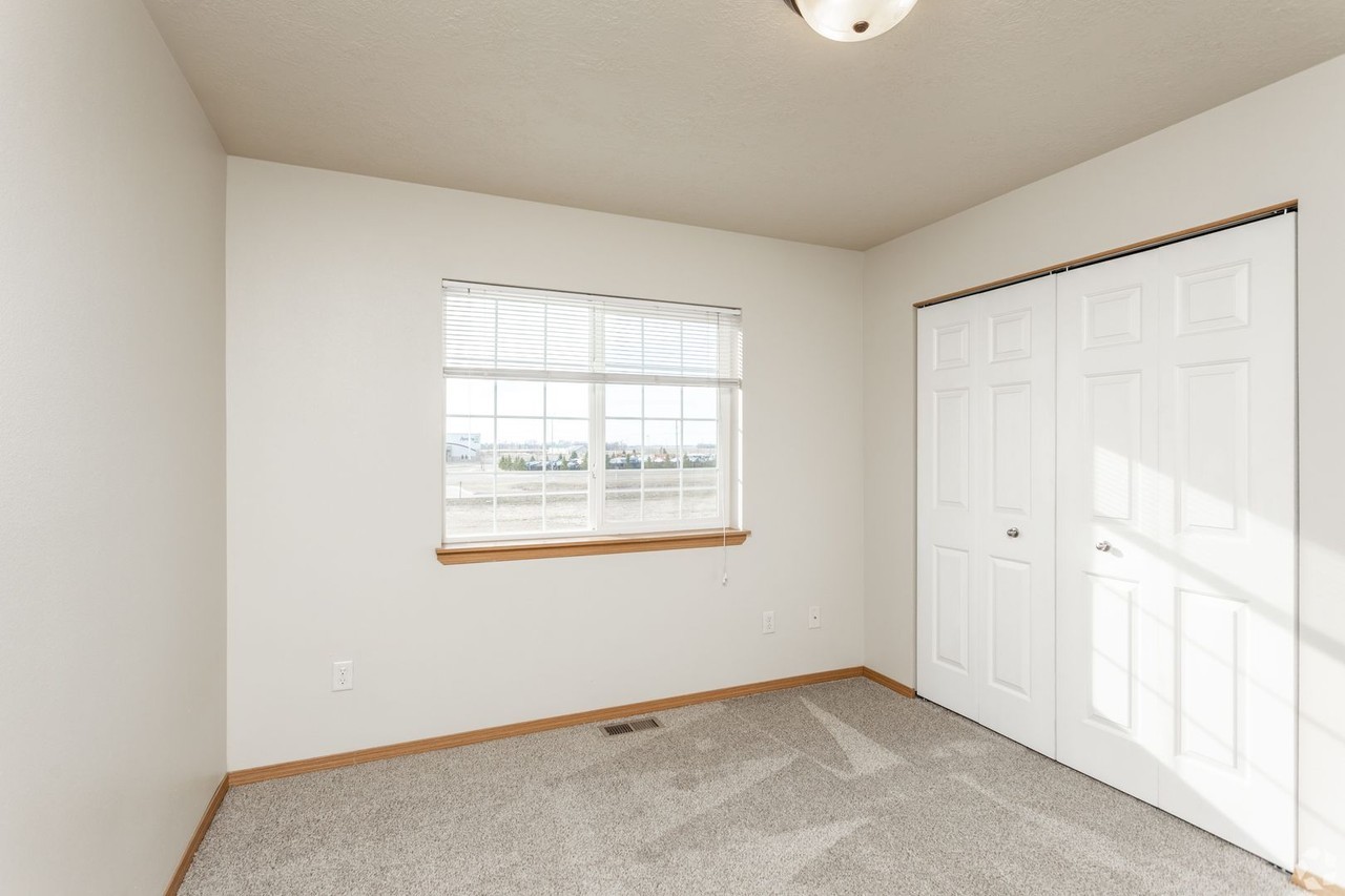 Prairies Edge - Photo 5 of 19