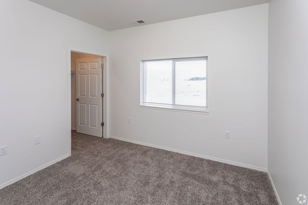 4033 N Olympia Dr - Photo 6 of 11