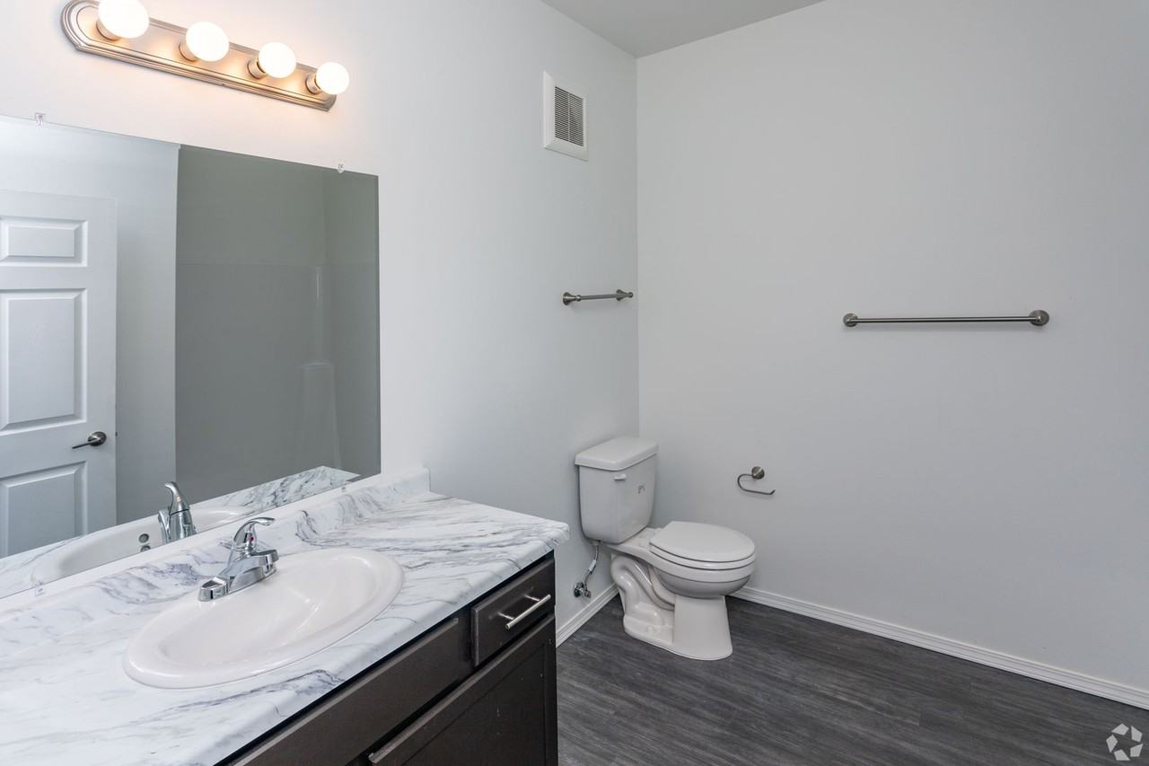 4033 N Olympia Dr - Photo 7 of 11
