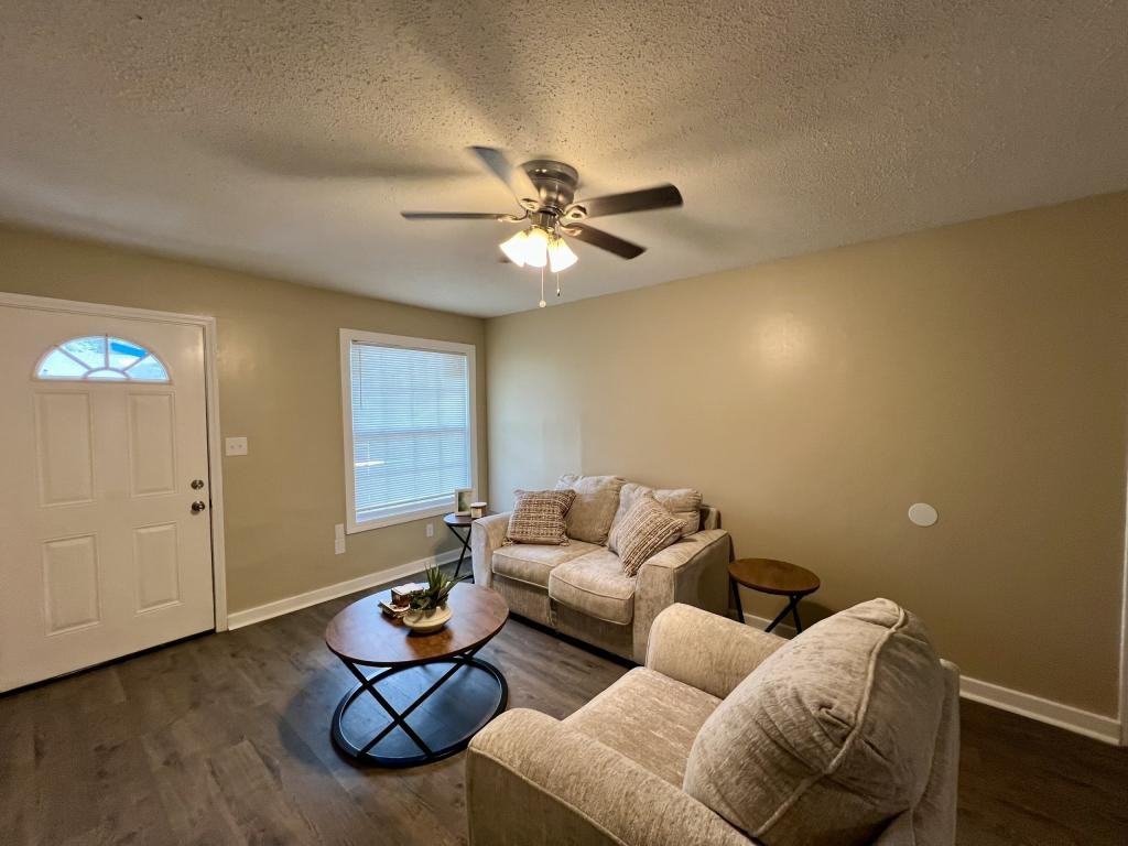 3811 Mosley Ave - Photo 3 of 4