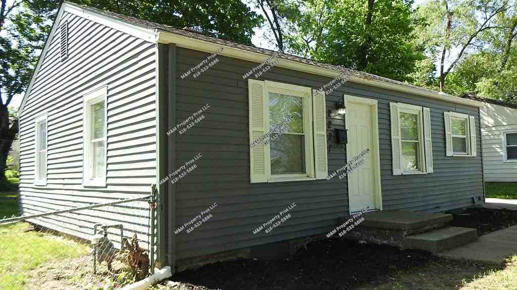 2222 S Overton Ave - Photo 3 of 28