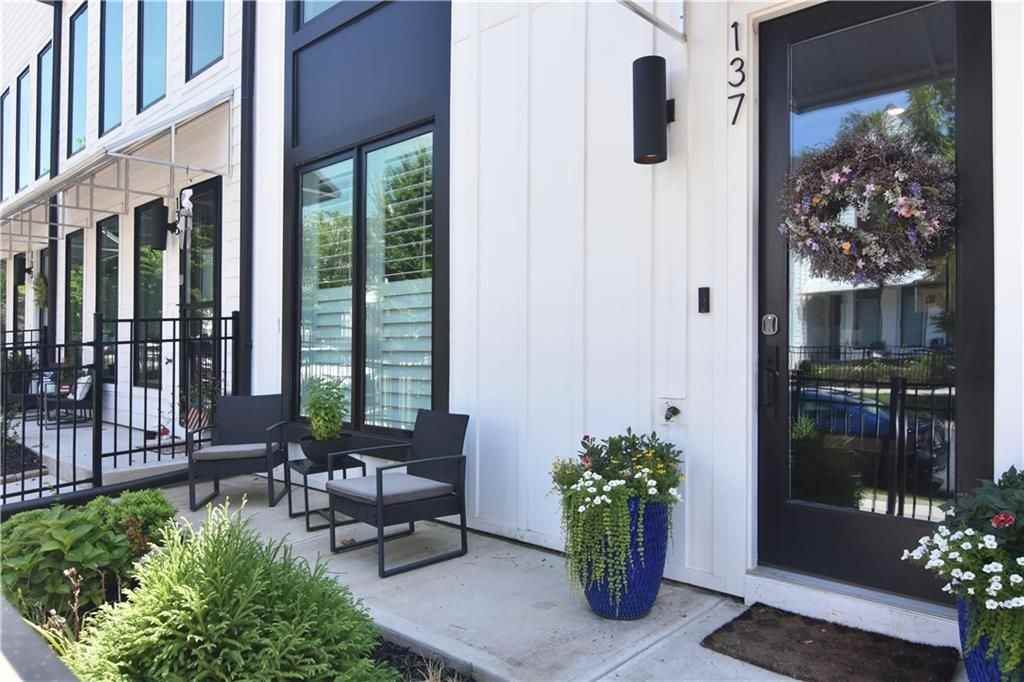 137 Pearl St - Photo 2 of 25