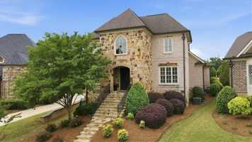 featured image of 5869 Chickasaw Ln