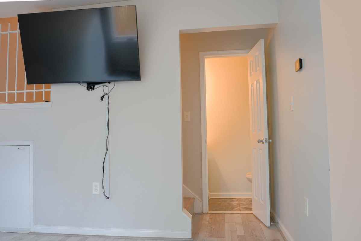 8622 Village Sq - Photo 2 of 15