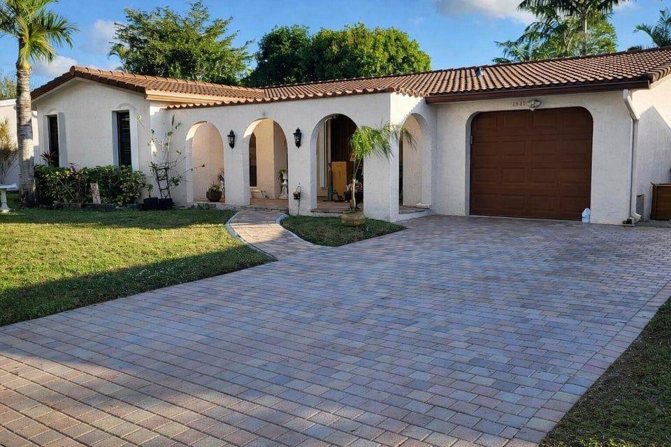 10478 Nw 4th St - Photo 2 of 3