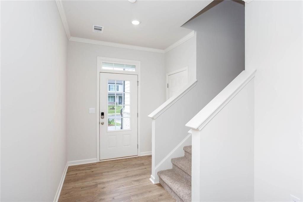 131 Landsdowne Way Se - Photo 2 of 48