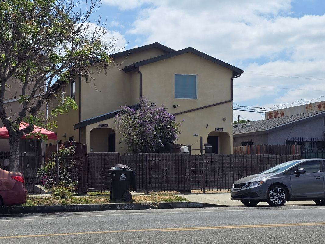 10218 S San Pedro St