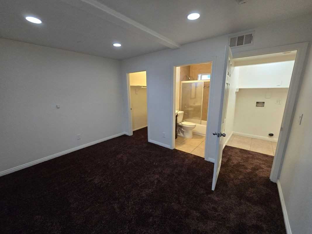 10218 S San Pedro St - Photo 7 of 16