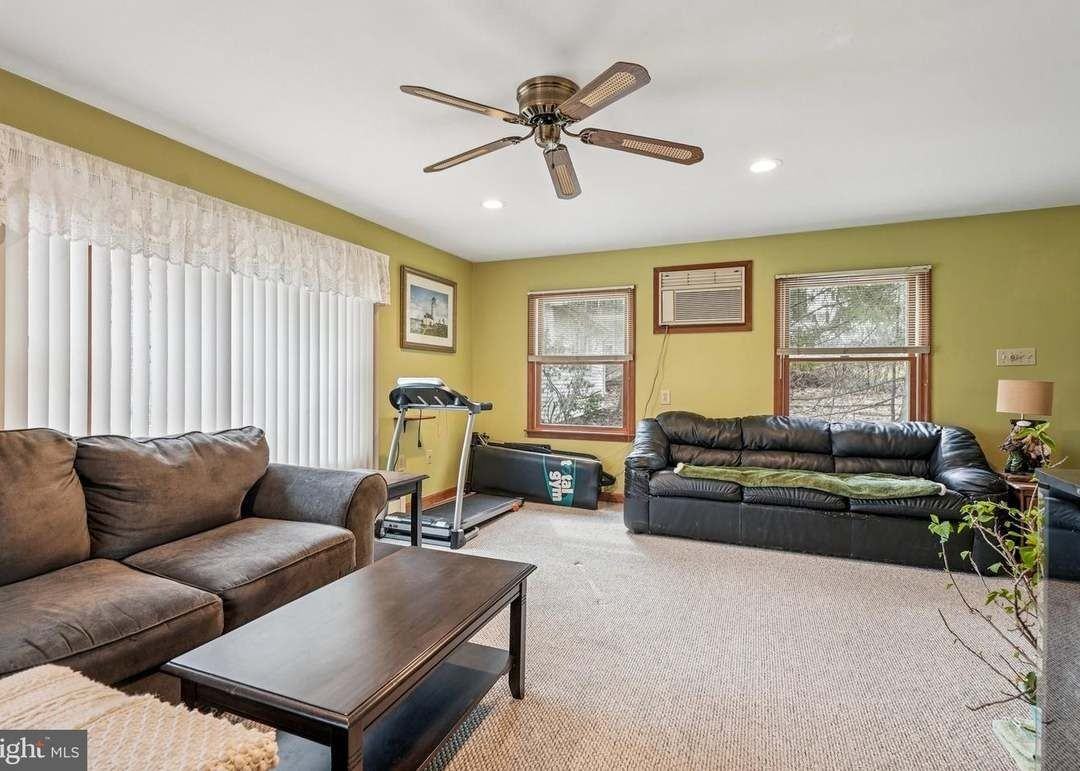773 E Rock Rd - Photo 6 of 10