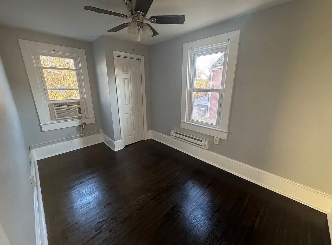 1127 N Royal Ave ##B - Photo 2 of 8