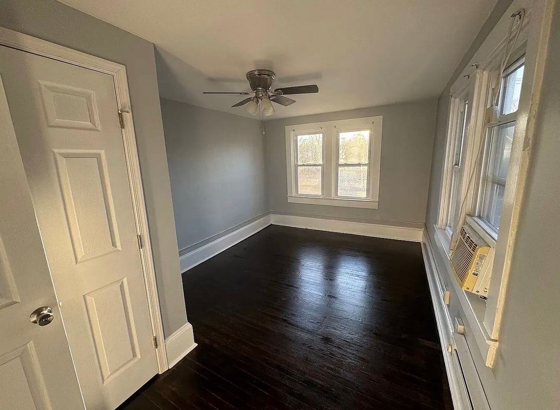 1127 N Royal Ave ##B - Photo 3 of 8