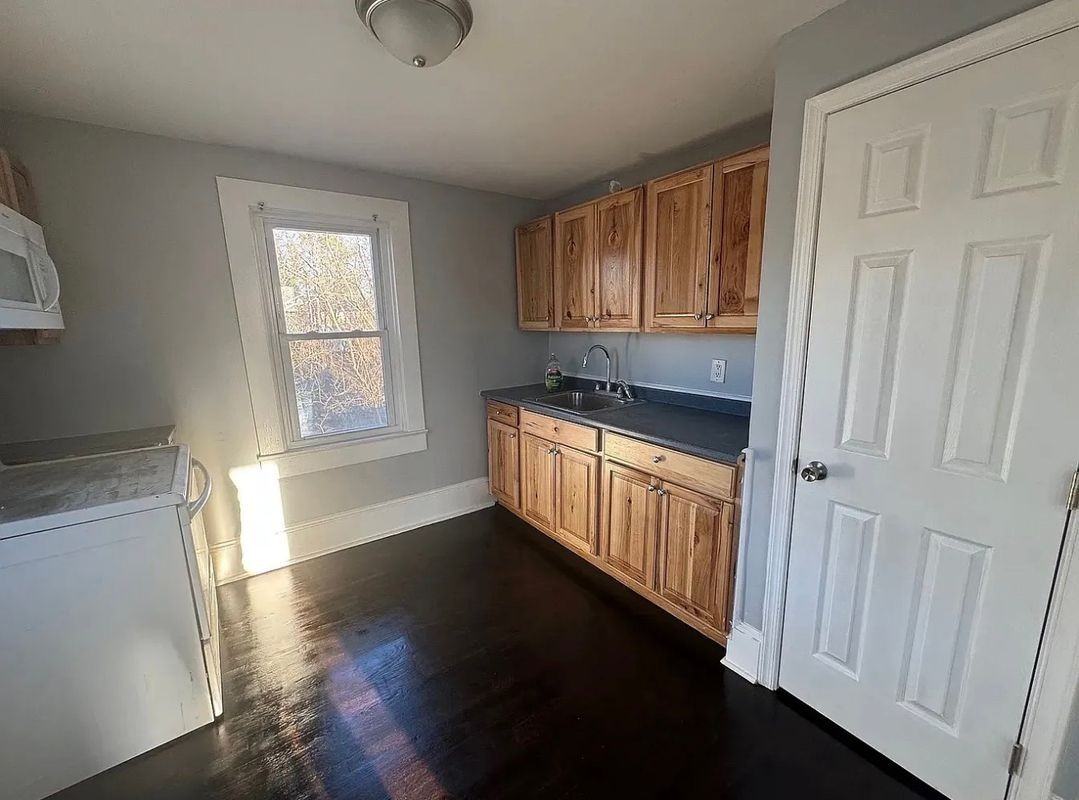 1127 N Royal Ave ##B - Photo 5 of 8