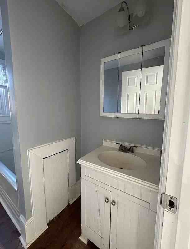 1127 N Royal Ave ##B - Photo 6 of 8