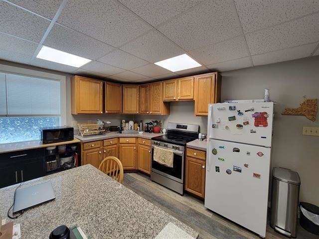 47 Main St Apt A - Photo 3 of 18