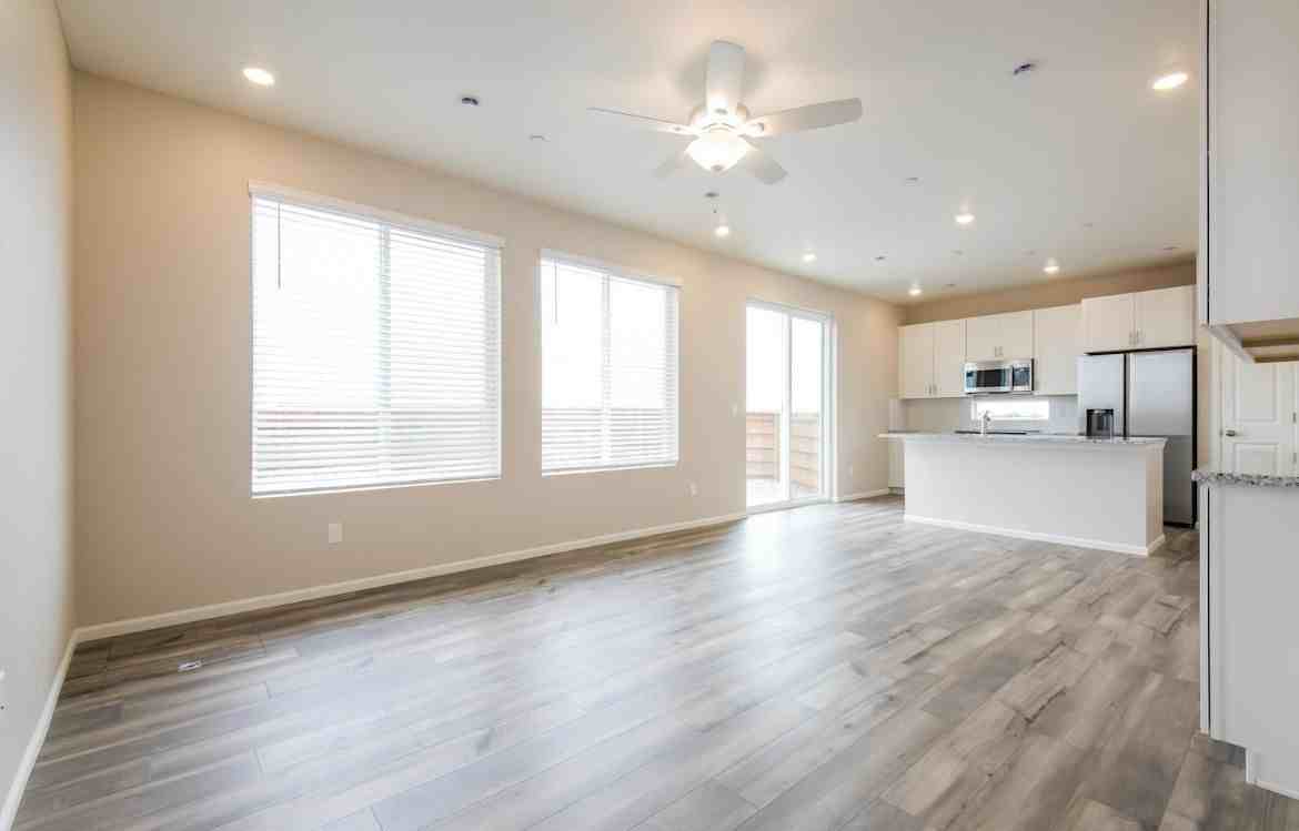 10137 Scranton Ct - Photo 3 of 12