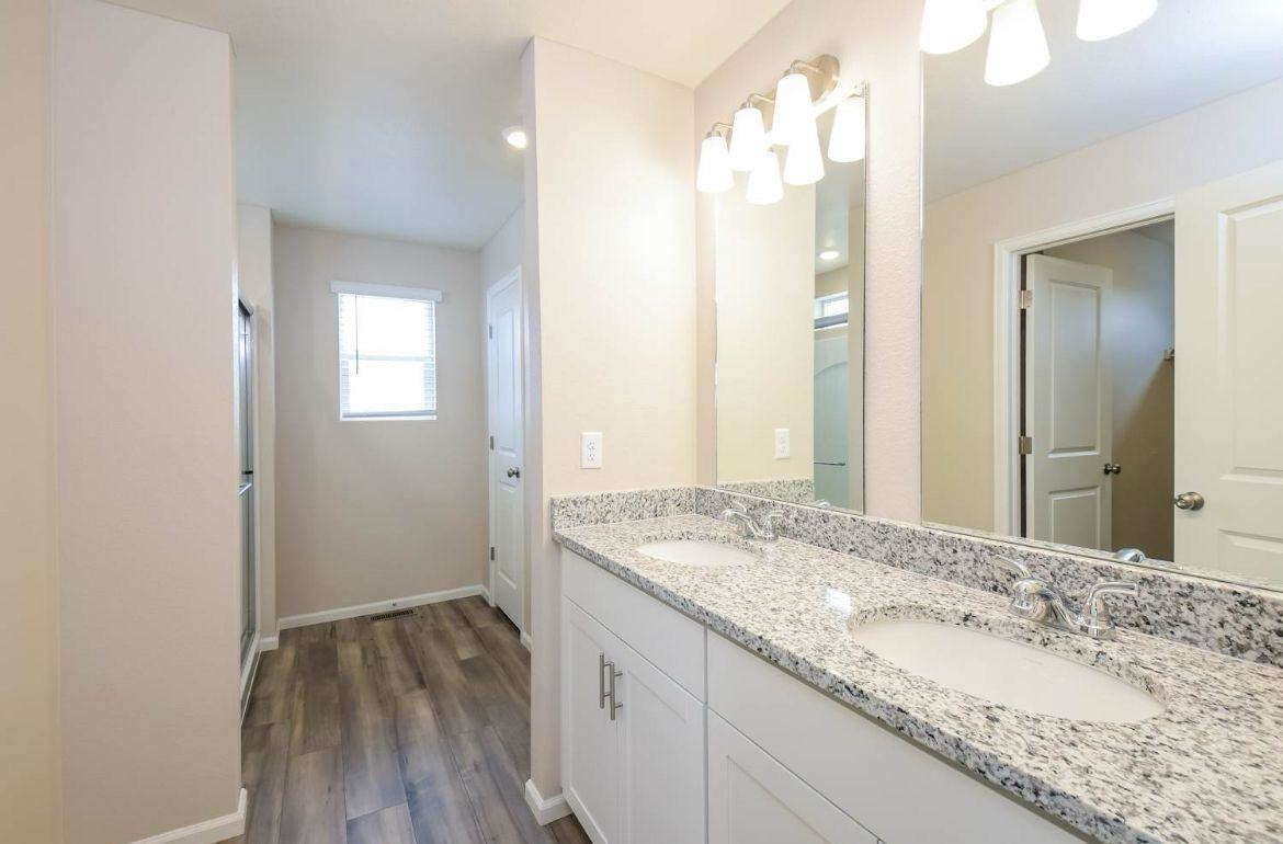10137 Scranton Ct - Photo 4 of 12