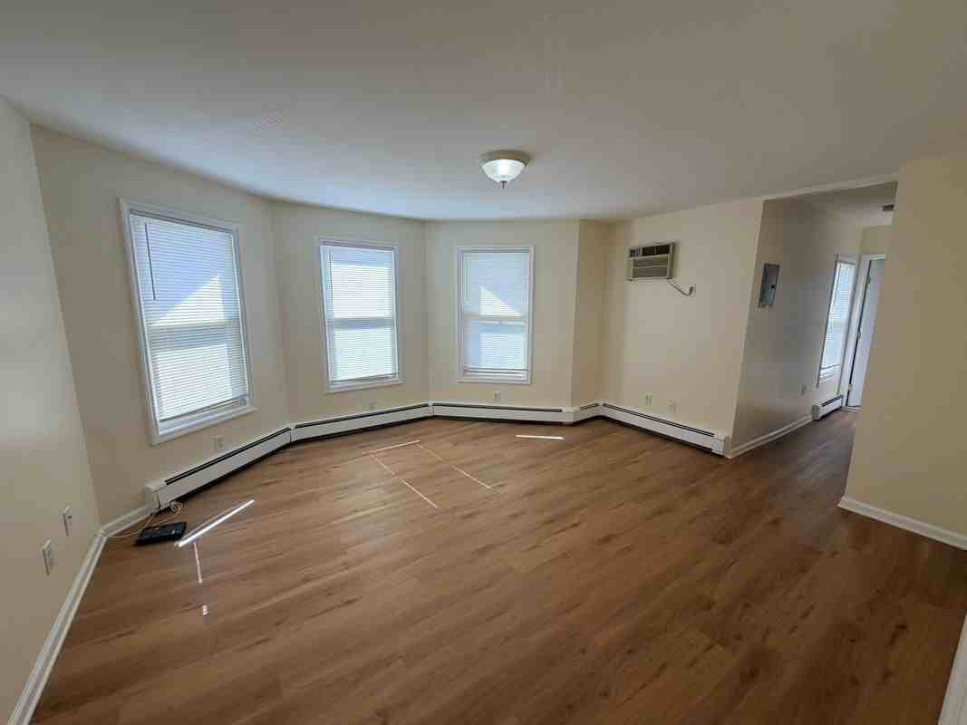 14 Oakwood Ave ##4 - Photo 2 of 8