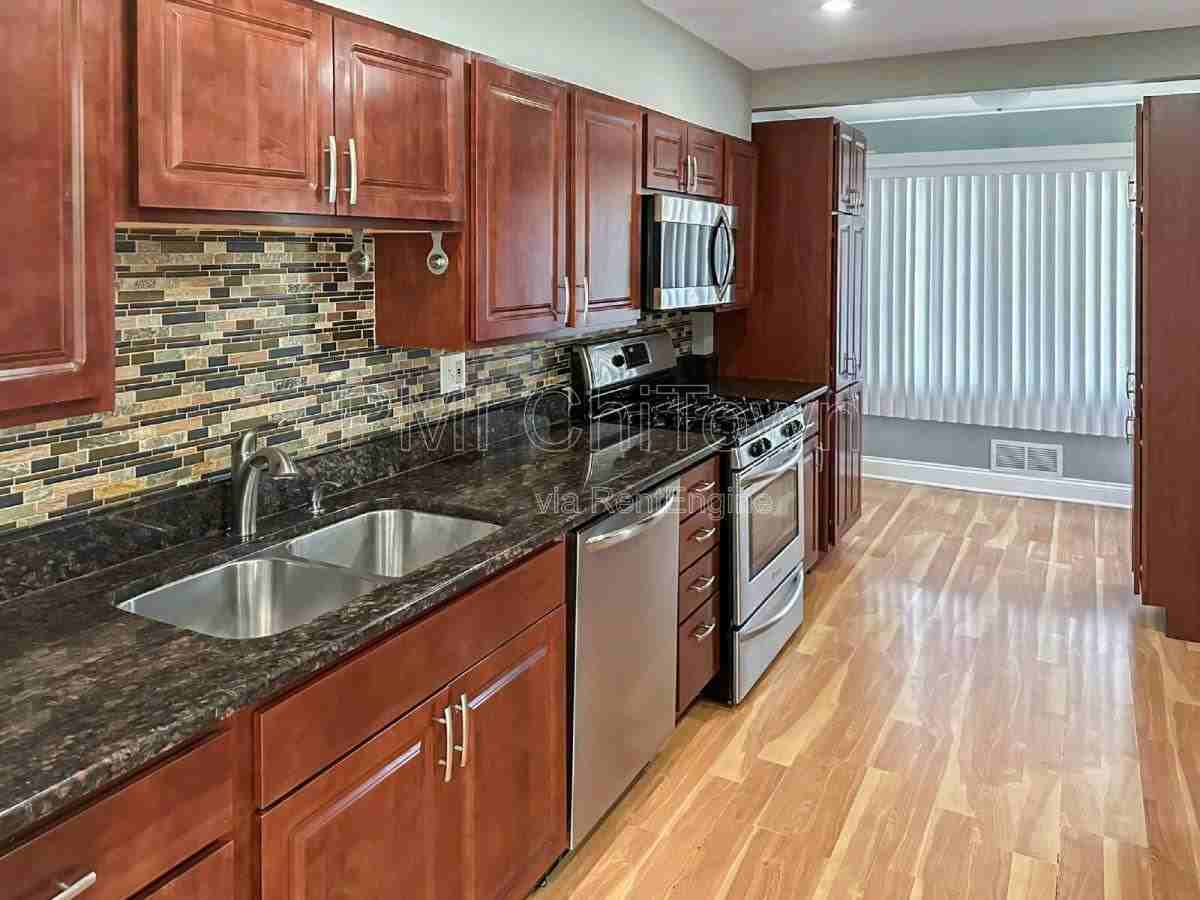 1409 E Lincoln Ave - Photo 3 of 10