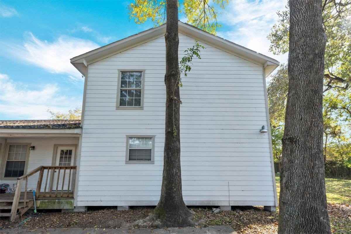 1728 Connorvale Rd #B - Photo 2 of 10