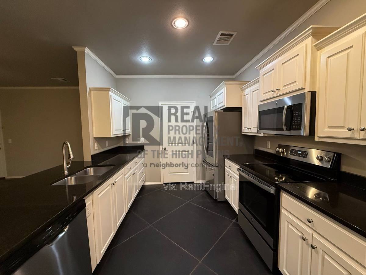 7620 Legacy Pkwy - Photo 7 of 10
