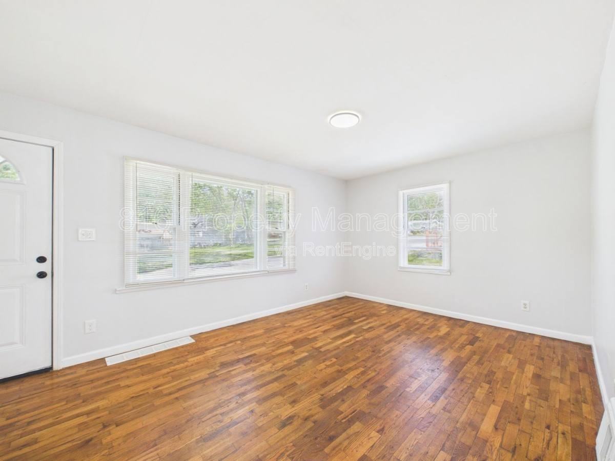 10323 E 20th St S - Photo 2 of 10
