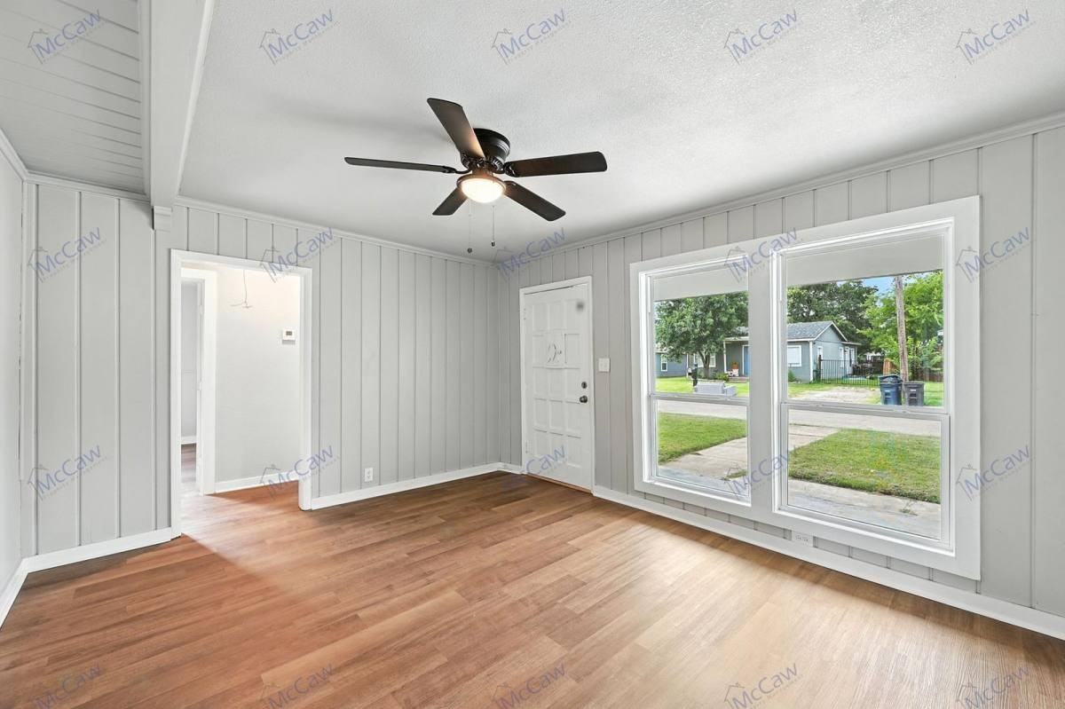 4929 Willie St - Photo 2 of 10