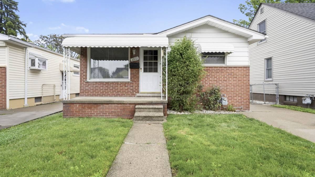 1072 Mill St - Photo 2 of 10