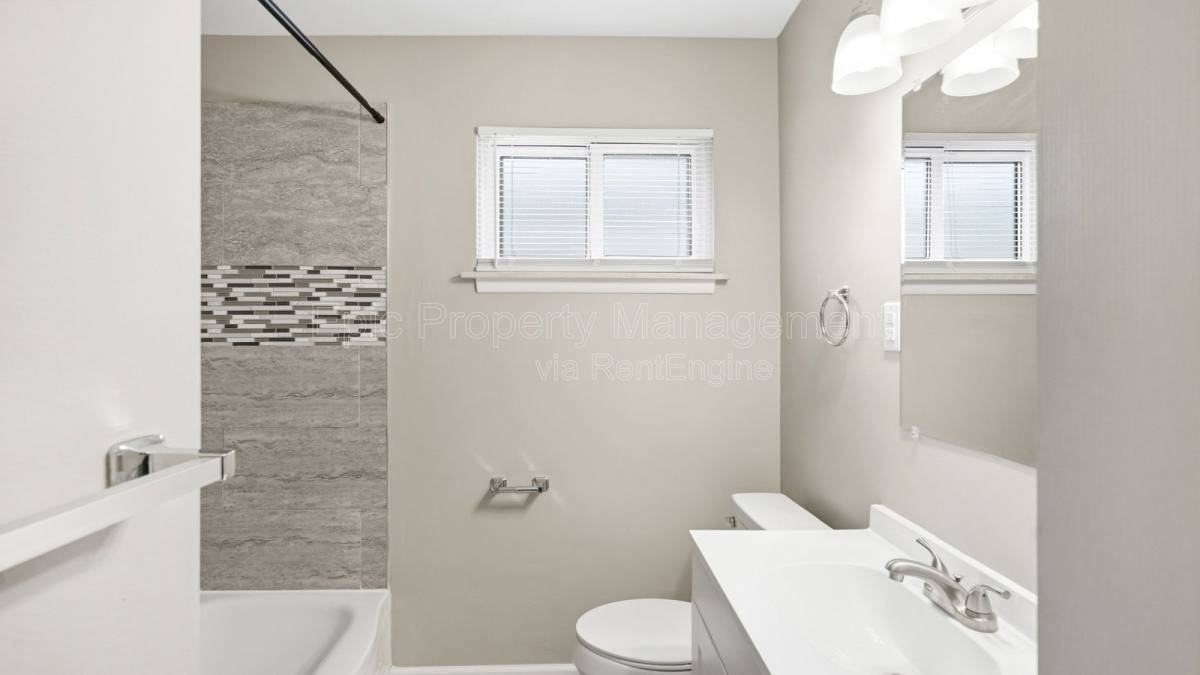 1072 Mill St - Photo 5 of 10