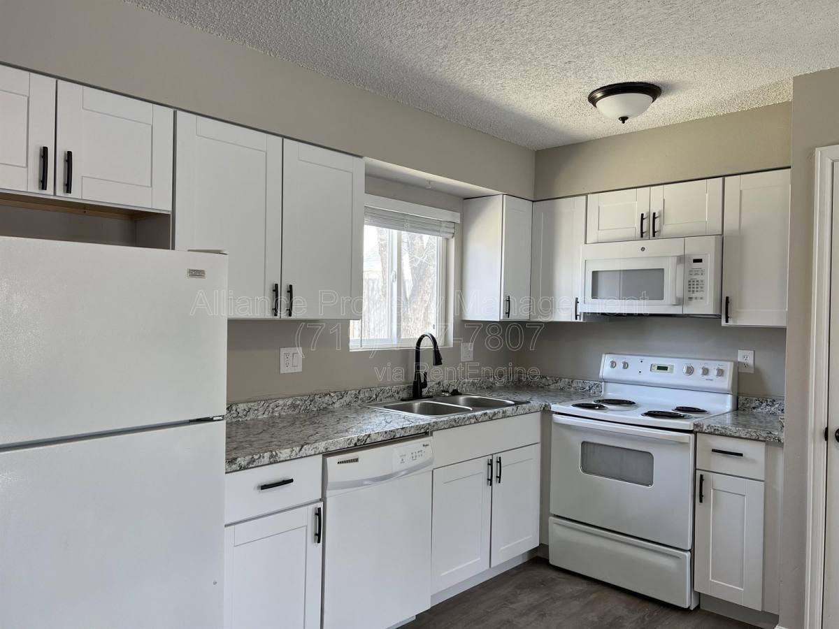 2458 E Willamette Ave - Photo 7 of 10