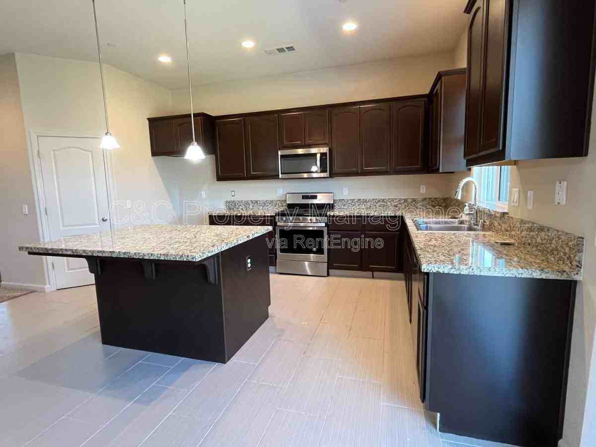 335 Parliament Way - Photo 2 of 10