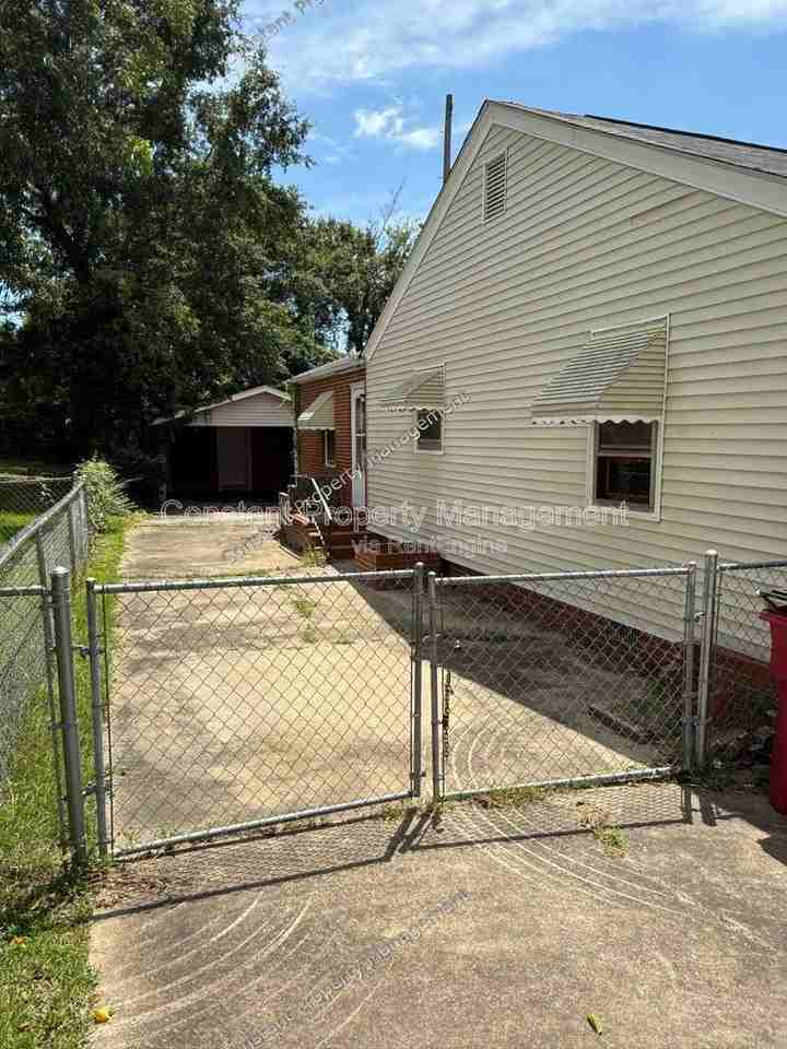 3069 Somerset Dr - Photo 3 of 10